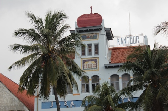 Assurances Kantor Building, with Art Deco mosaics on its façade.  