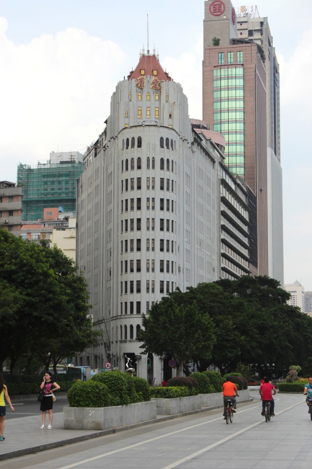 The Oi Kwan Hotel (愛羣大酒店) was built in 1934 by a Chinese mogul.  